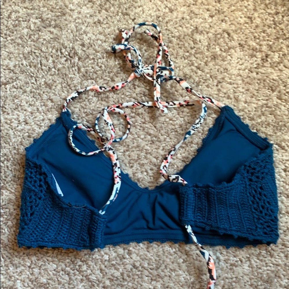 Bikini - Picture 3 of 3